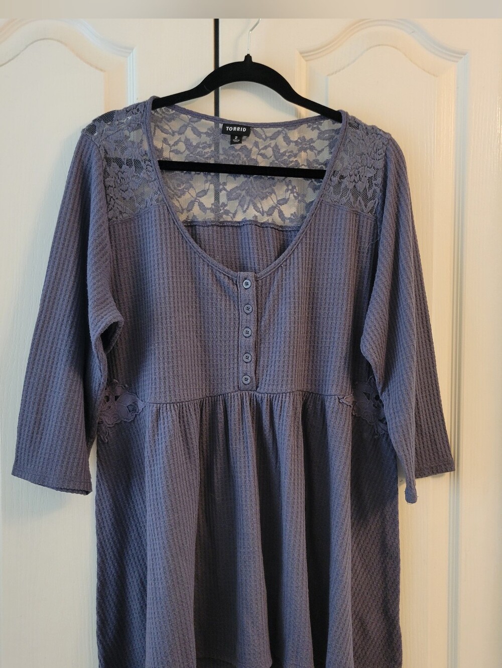 Torrid Lavender Gray Lace-Yoke Waffle Henley Tunic W 2/3 Sleeves Women's Size 2.